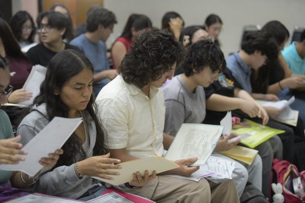 Comienza el camino a la universidad: UACH inicia entrega de fichas 2026