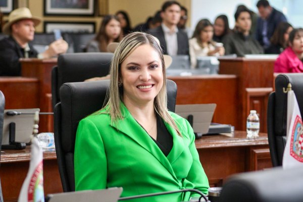 Acuerda Yesenia Reyes con médicos acciones de la salud estudiantil en Chihuahua