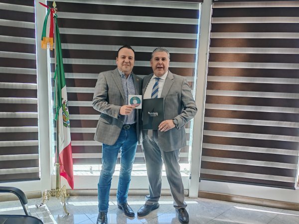 Entrega Sergio Facio informe del Ichitaip a Memo Ramírez, reitera compromiso con la transparencia