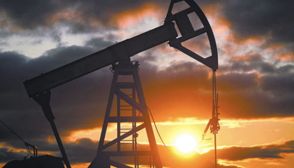 Precios del petróleo suben tras ataques a infraestructura energética en Irán y Catar