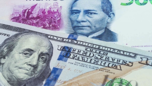 Peso mexicano retrocede frente al dólar tras anuncio de política monetaria de la Fed