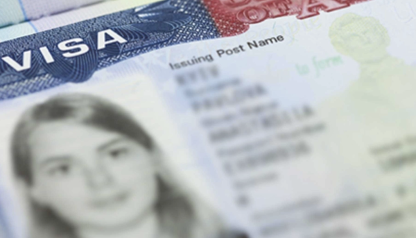 Gobierno de Trump amplía la lista de países cuyos ciudadanos deben pagar fianza para viajar a EU