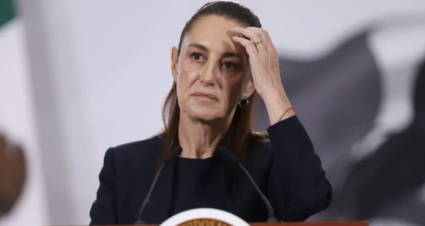 FGR contradice a Sheinbaum: dice que investiga incendio dentro de la refinería Dos Bocas y no en el exterior