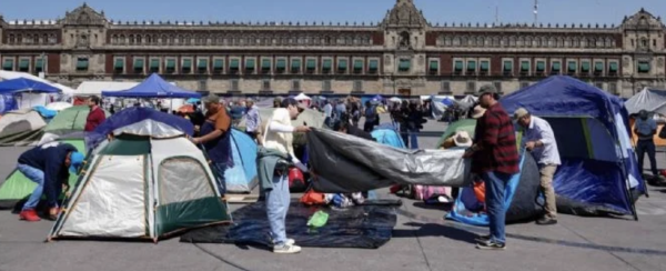 La CNTE retira su plantón del Zócalo y advierte que regresará en el Mundial 2026