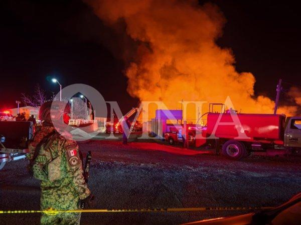 Fuerte incendio en tarimera provoca caos al norte de la ciudad
