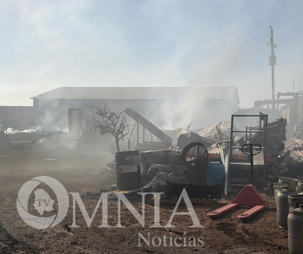 Voraz incendio en fábrica de tarimas en Granjas del Valle dejó pérdidas totales