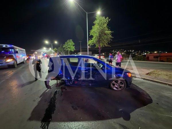 Tráiler provoca choque y volcadura en la colonia Lealtad; hay dos lesionadas