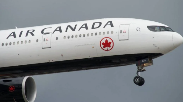 Colisiona un avión de Air Canada contra un vehículo en el aeropuerto LaGuardia, de Nueva York
