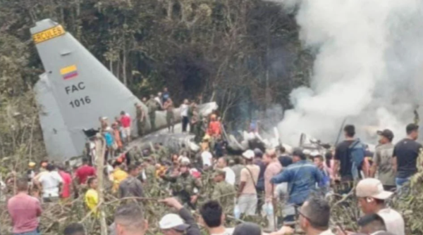 Confirman que viajaban 125 soldados en el avión militar accidentado en Colombia; rescatan a 48 heridos