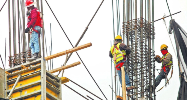 El valor de producción de constructoras hiló su cuarta alza mensual en enero: Inegi