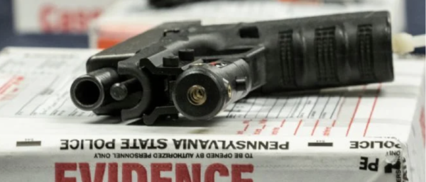 Informe expone cómo armas compradas en el sur de EU terminan en escenas de crimen del norte