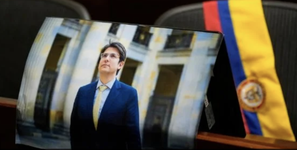 Colombia emite órdenes de arresto contra miembros de un grupo rebelde por asesinato de Miguel Uribe