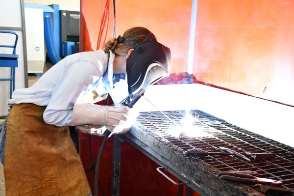 Inician 26 mujeres curso para formarse como técnicas soldadoras en Cenaltec