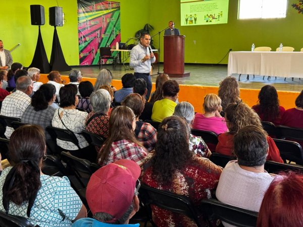 Toma protesta Gilberto Loya a redes vecinales en la colonia Diego Lucero, en Chihuahua