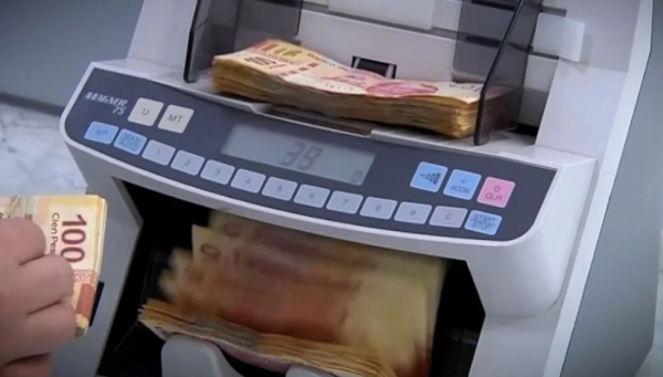 Gobierno presume salario mínimo y paga menos a sus empleados