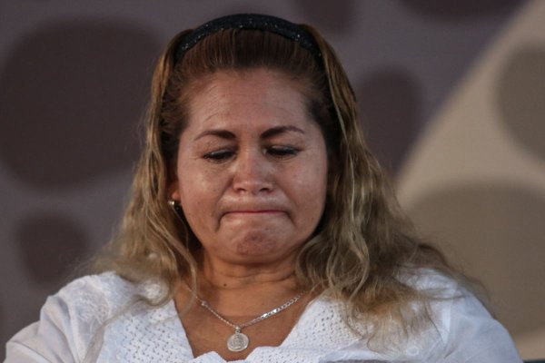 Ceci Flores localiza restos que podrían ser de su hijo; Fiscalía de Sonora inicia análisis para determinar identidad