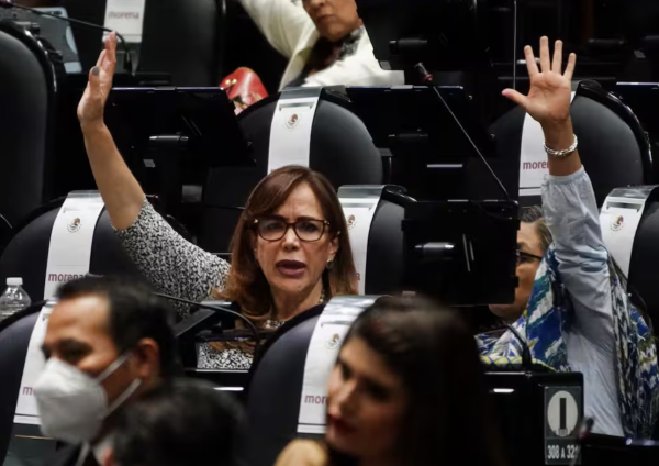 Yeidckol Polevnsky, del PT, pide licencia previo a votación del ‘plan B’