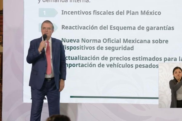 ‘Renuévame el tráiler’: Ebrard anuncia incentivos fiscales para vehículos pesados
