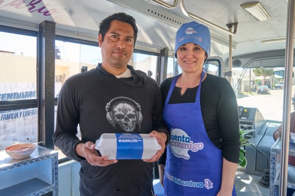 Llega comedor móvil de NutriChihuahua a la colonia Riberas de Sacramento