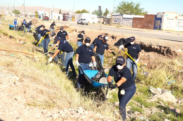Retira Municipio 189 toneladas de basura y escombro de arroyos de la colonia Punta Oriente