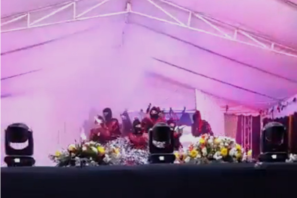 Recrean alumnos de prepa en Michoacán asesinatos y desatan polémica