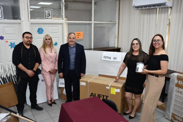 Entrega SEyD equipamiento a preparatorias que atienden a estudiantes con discapacidad
