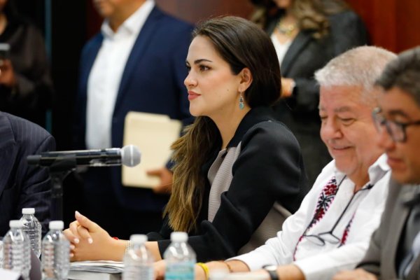 (Video) Tachan de ignorante a Andrea Chávez