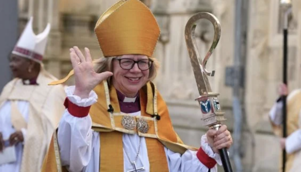 Exenfermera oncológica es investida como la primera arzobispa de Canterbury