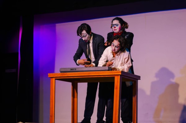 UACH celebra el Día Mundial del Teatro con jornada de arte y reflexión