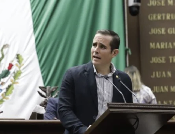 Quién es Carlos Tafolla, el diputado que plantea pena de muerte para adolescente que asesinó a maestras