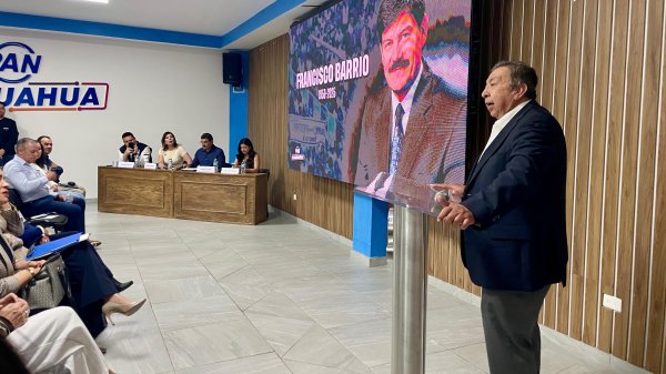 Rinden homenaje a Francisco Barrio en Consejo Estatal del PAN