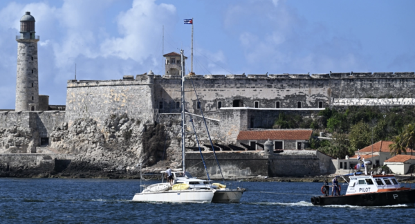 Llegan a Cuba dos veleros con ayuda humanitaria de México tras ser relocalizados