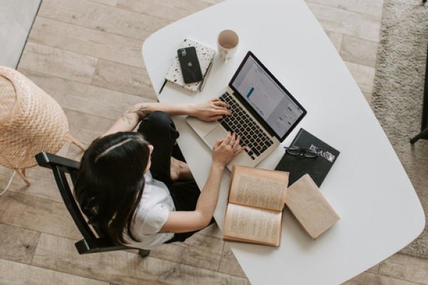 Impulsan reforma para incluir la enseñanza digital y financiera en el sistema educativo nacional