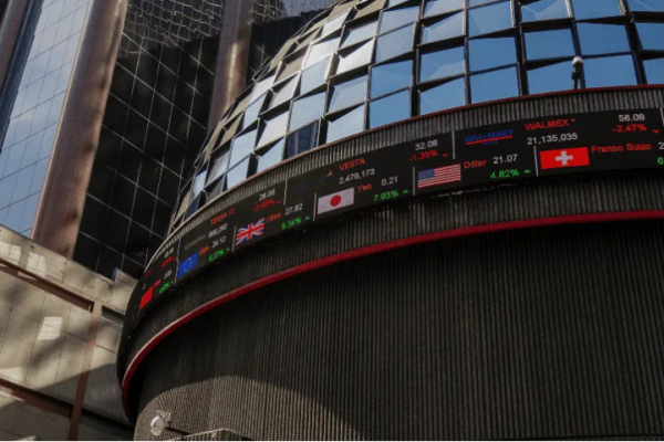 Las acciones mundiales caen y el crudo se dispara ante temores de escalada en Irán