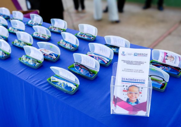 Entregan más de 8 mil lentes gratuitos a estudiantes de educación básica