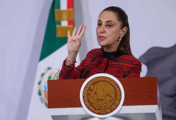 Sheinbaum descarta inestabilidad del peso ante aumento en precios del petróleo