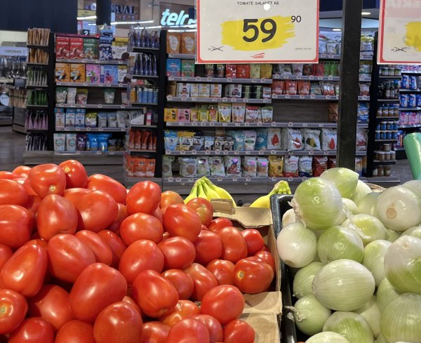 El tomate se mantiene en $60 y presiona la canasta básica