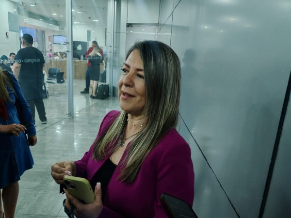 Califica Rosana “simulación” de diputados la defensa de periodistas, cuando su propuesta de Ley está frenada