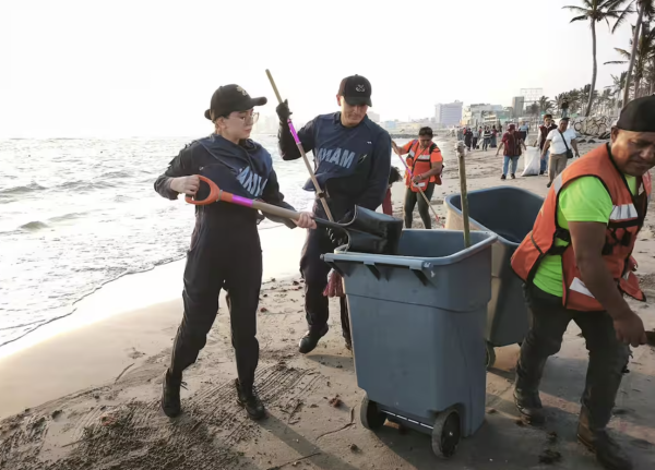 Derrame en el Golfo: activan despliegue de más de 3 mil elementos federales, investigan origen del crudo