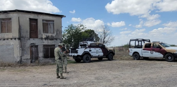 Aseguran siete explosivos improvisados en el interior de una camioneta abandonada en Tamaulipas