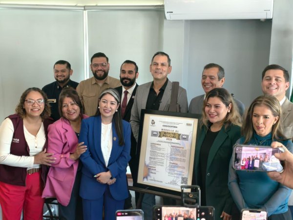 Participa Gilberto Loya en iniciativa del Congreso para reconocer el mérito policial