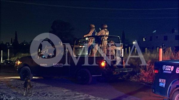 Encuentran cuerpo de hombre recostado en colchón al lado de las vías en la CDP