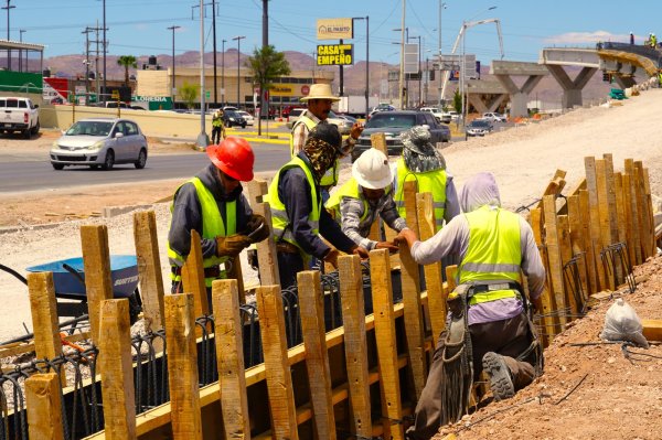 Construye Municipio solución vial clave en Los Nogales e Industrias; obra registra importante avance