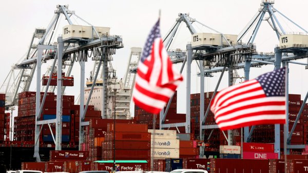 Trump pasa a una nueva ofensiva contra la UE en su guerra comercial