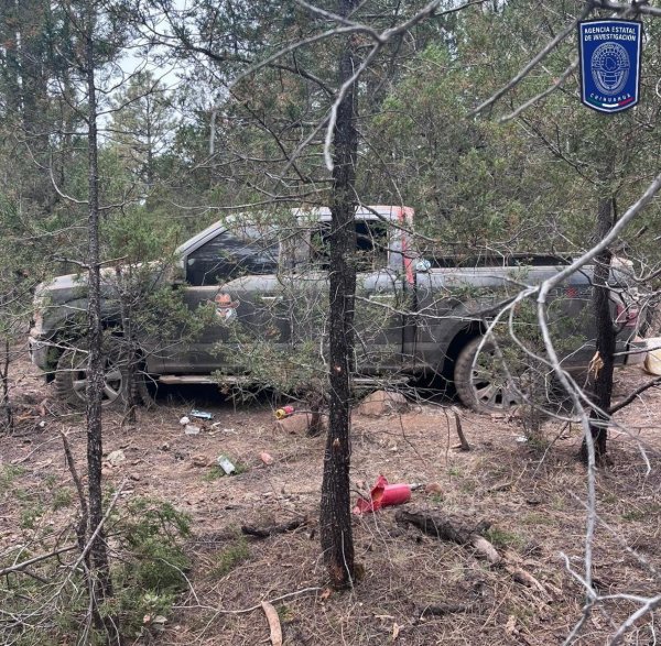 Aseguran tres vehículos, un fusil y explosivos, tras el reporte de personas armadas en Madera
