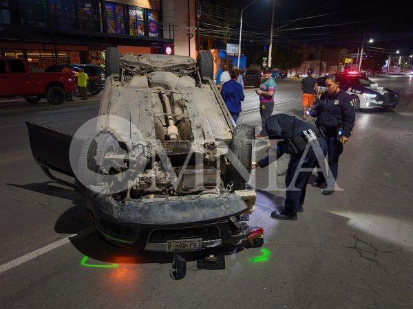 Conductor ebrio provoca choque-volcadura en Las Américas
