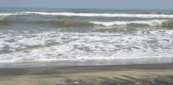Restaurante colapsa en la costa de una playa en Matamoros, Tamaulipas