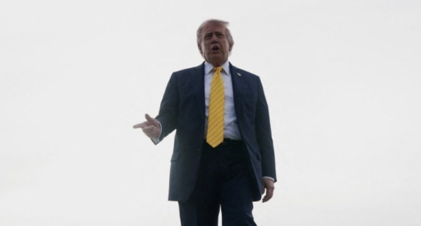 Trump asegura que revisa una nueva propuesta de Irán para poner fin al conflicto