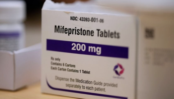 Farmacéuticas piden a la Corte Suprema de EU permitir el envío por correo de píldora abortiva