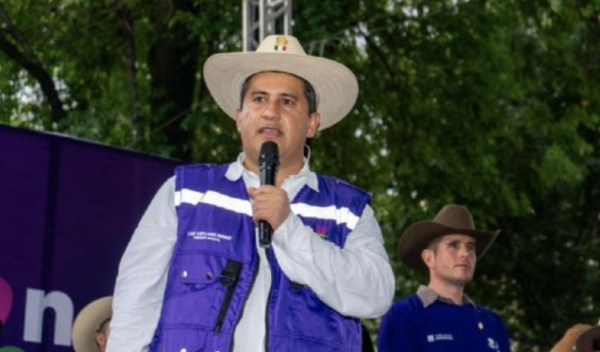 Celular de Carlos Manzo no ha sido investigado por la FGE; Grecia Quiroz no lo ha entregado